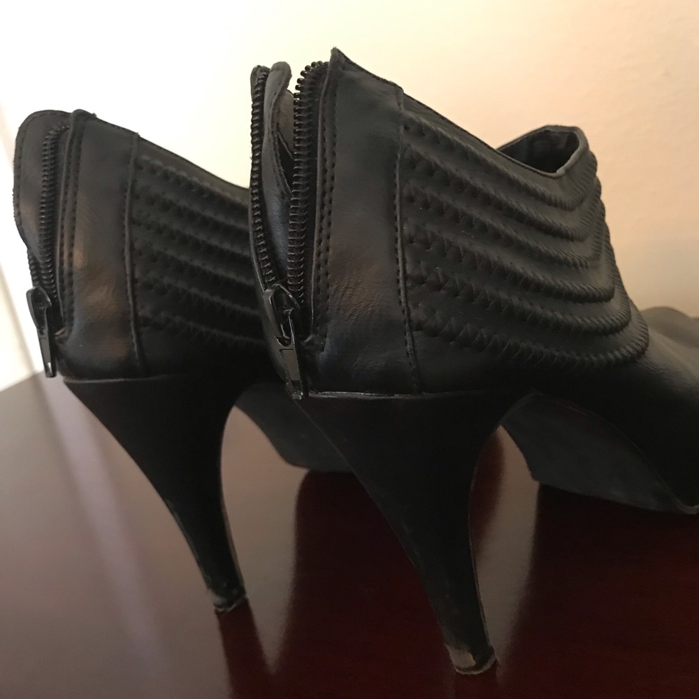 ELDITAS HEELS - Picture 2 of 5